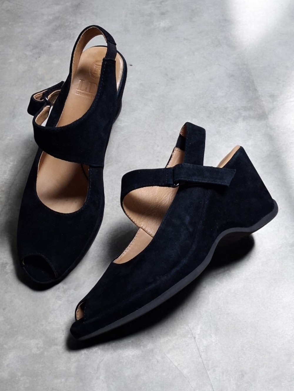 L'Amour Des Pieds Wedge Sandals Onella Suede Black Size 7.5